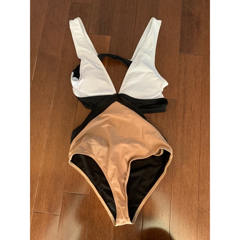 Colorblock Cut-Out One Piece Swimsuit